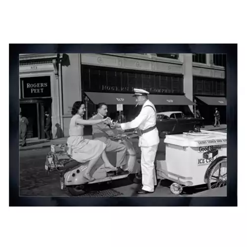 Paar kauft Eiscreme 80x60x3cm